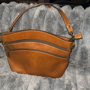 New with tag Patricia Nash Tan Leather Heritage Collection bag STYLE: P64301
TAN